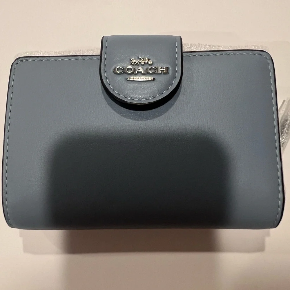 Coach Medium Light Blue/Chambray/Bluebell Leather Bi-Fold Corner Zip Wallet NWT - Picture 2 of 16
